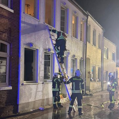 FW-AUR: Menschenrettung infolge selbstgelöschten Feuers