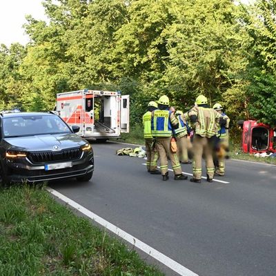 FW Pulheim: Stommeln - PKW landete im Straßengraben