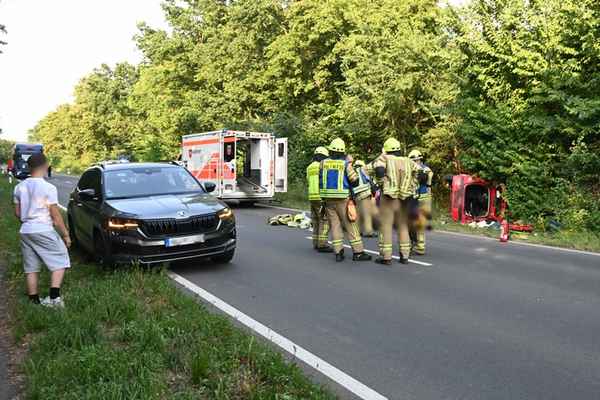 FW Pulheim: Stommeln - PKW landete im Straßengraben
