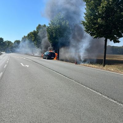 FW Petershagen: PKW Brand auf der B482