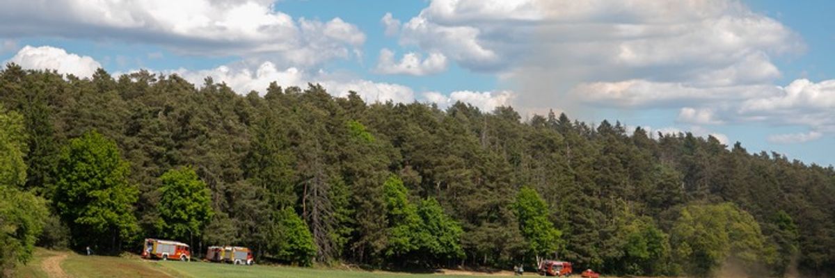 FW LK Neunkirchen: Großer Waldbrand auf dem Kleinen Hirschberg bei Neunkirchen-Kohlhof