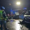 FF Bad Salzuflen: Drei Verletzte bei schwerem Verkehrsunfall auf Hauptkreuzung / Rudolph-Brandes-Allee für rund eine Stunde am Mittwochabend gesperrt