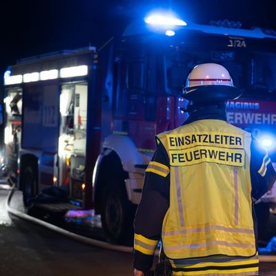 FW LK Neunkirchen: Großbrand in Wellesweiler Fitnessstudio