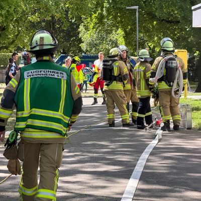 FW Weinheim: Feuerwehr Weinheim überprüft ungewöhnlichen Geruch in Mehrfamilienhaus