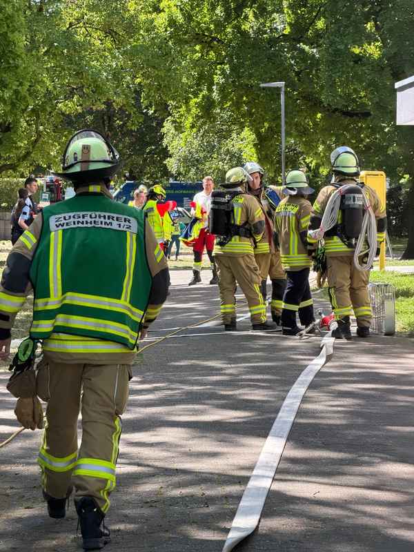 FW Weinheim: Feuerwehr Weinheim überprüft ungewöhnlichen Geruch in Mehrfamilienhaus