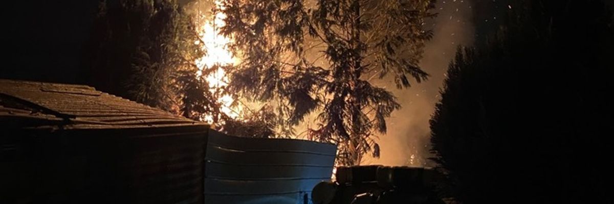 FW Lehrte: Feuer in Kleingartenkolonie
