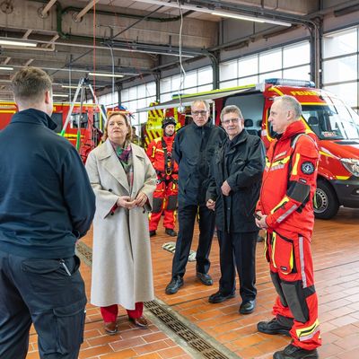 FW Bremerhaven: Innensenatorin Dr. Eva Högl besucht die Feuerwehr Bremerhaven