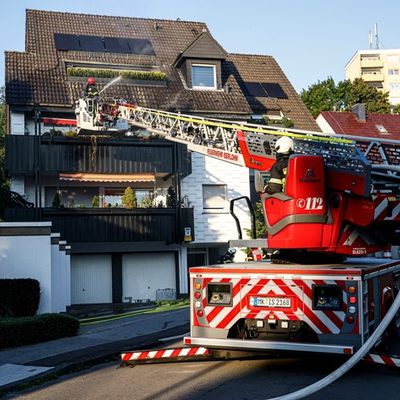 FW-MK: Arbeitsintensiver Tag für die Feuerwehr Iserlohn Feuer auf Balkon, Brandgeruch in Hennen, Kritischer Wohnungsbrand am Dördel