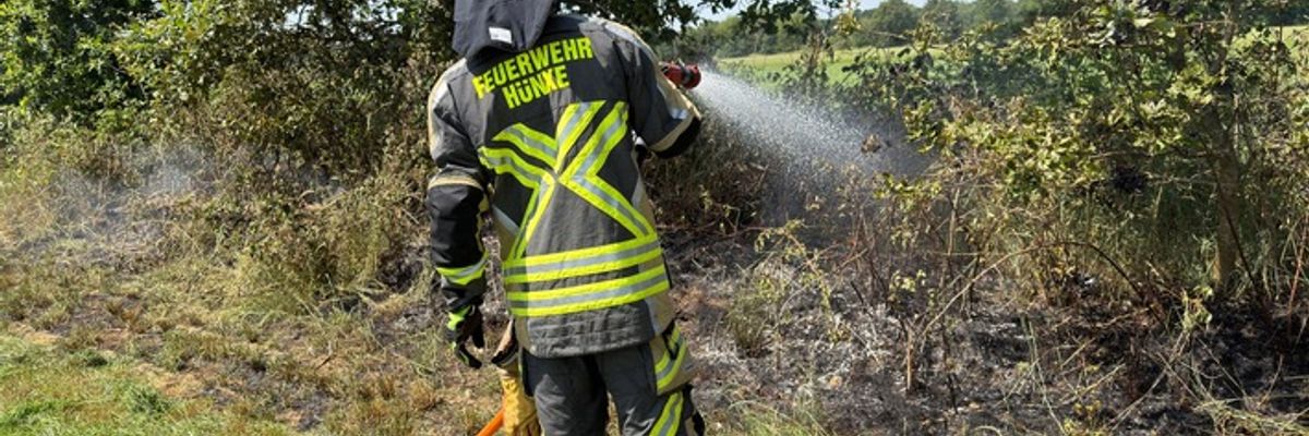 FW Hünxe: Vegetationsbrand durch Mäharbeiten