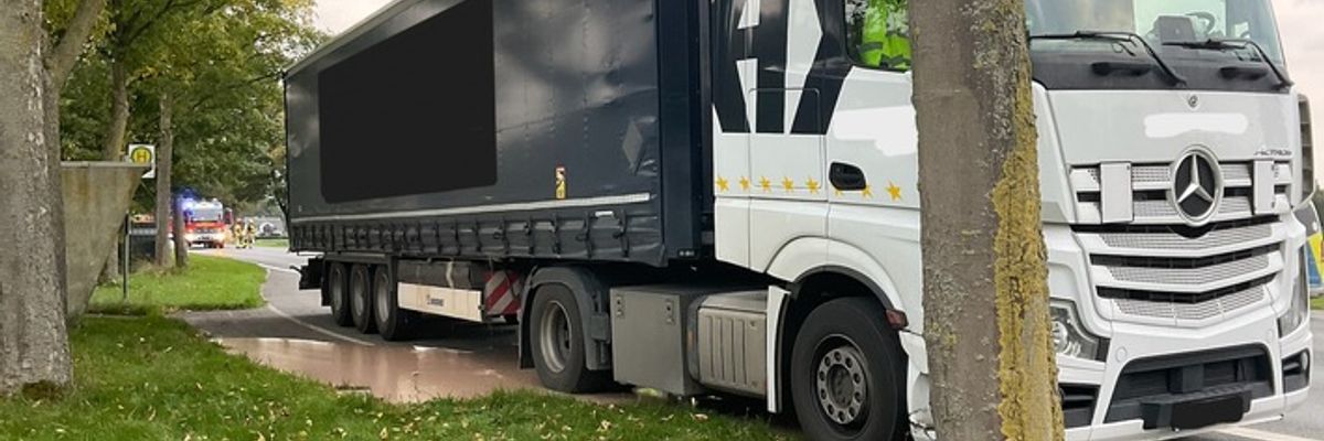 FW Alpen: Meldung über Gefahrgutaustritt an der B57