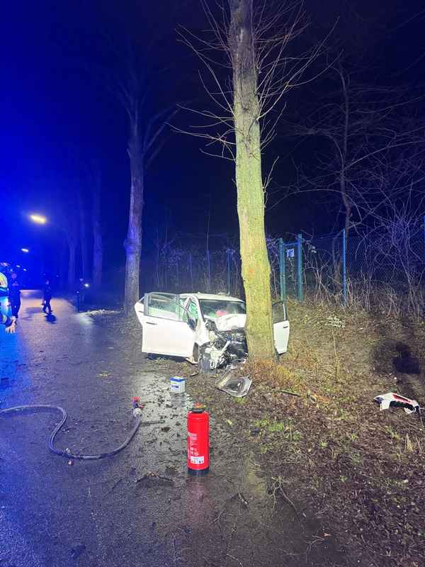 FW-GE: Schwerer Verkehrsunfall in Gelsenkirchen Buer