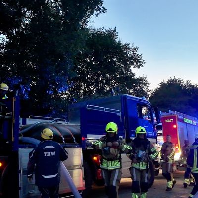 FW Kranenburg: Gemeinsame Übung wird zum Ernstfall: Feuerwehr und THW bewähren sich im Einsatz