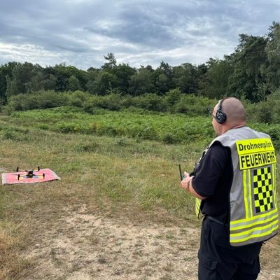 FW Rösrath: 2. Folgemeldung zum Waldbrand in der Wahner Heide - Löscharbeiten wieder aufgenommen