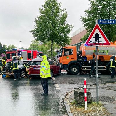 FW-BO: Verkehrsunfall mit eingeklemmter Person
