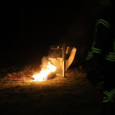 FW Hambühren: Mülleimerbrand auf Spielplatz im Ortsteil Ovelgönne / Unterstützung Rettungsdienst