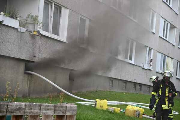 FW-DO: Aufwändige Löscharbeiten bei hochsommerlichen Temperaturen