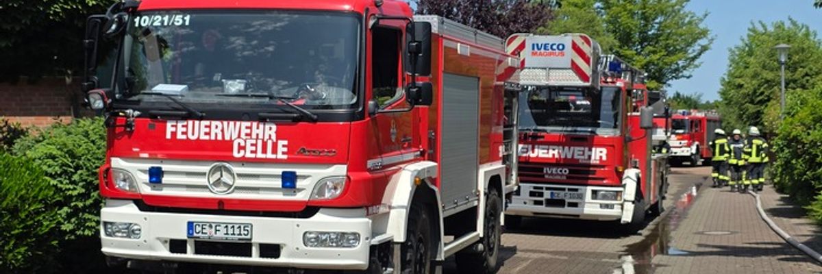 FW Celle: Feuer in einer Garage