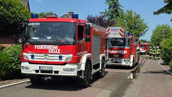FW Celle: Feuer in einer Garage