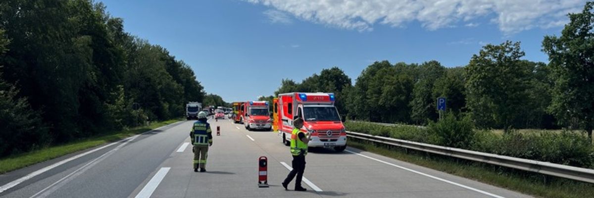 FW Bremerhaven: Auffahrunfall auf der Autobahn 27
