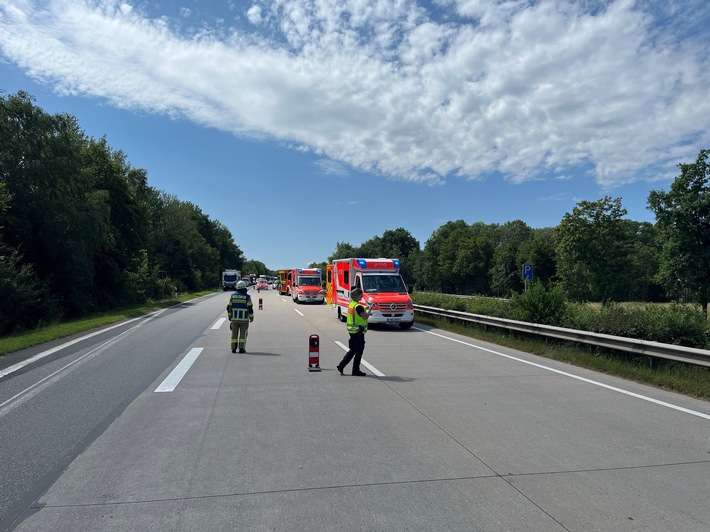 FW Bremerhaven: Auffahrunfall auf der Autobahn 27
