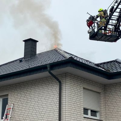 FW Gronau: Dachstuhlbrand in der Herzogstraße