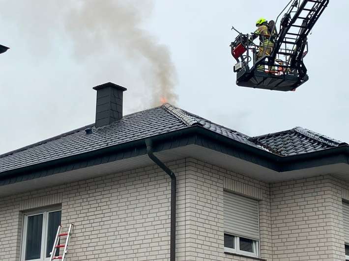 FW Gronau: Dachstuhlbrand in der Herzogstraße