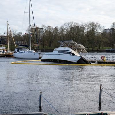 FW-RD: Feuerwehreinsatz am Büdelsdorfer Yacht Club: Katamaran droht zu sinken