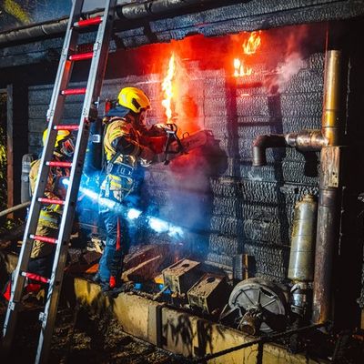 FW Gronau: Brand einer Saunahütte im Saunapark Epe - Aufwendiger Nachteinsatz für die Feuerwehr