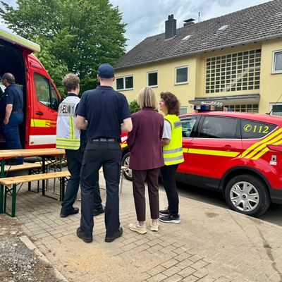 FW-Heiligenhaus: Einsturzgefahr nicht auszuschließen - mehrere Wohnhäuser vorsorglich geräumt