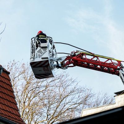 FW-MK: Entstehungsbrand in einer Lagerhalle