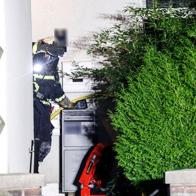 FW-MK: Arbeitsintensiver Tag für die Feuerwehr Iserlohn Feuer auf Balkon, Brandgeruch in Hennen, Kritischer Wohnungsbrand am Dördel
