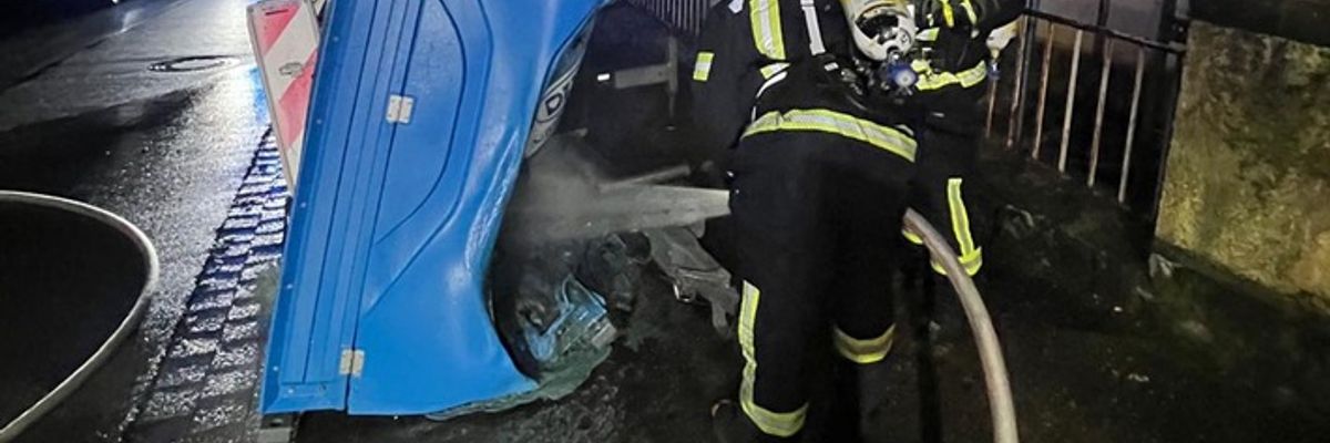 FW Hagen: Brand am Gebäude - brennt Baustellen WC