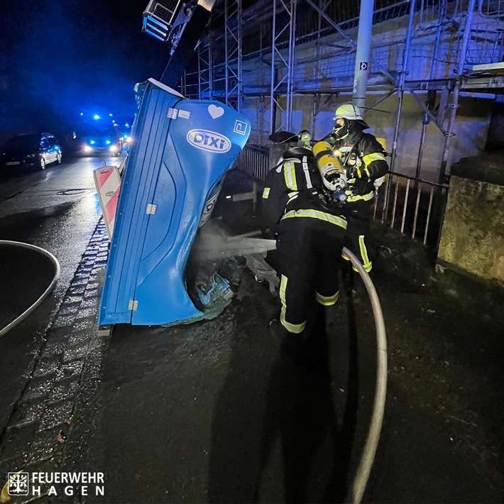 FW Hagen: Brand am Gebäude - brennt Baustellen WC
