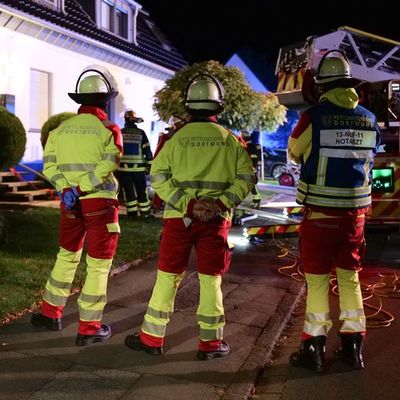 FW-DO: Nächtlicher Wohnungsbrand in Dortmund Kurl