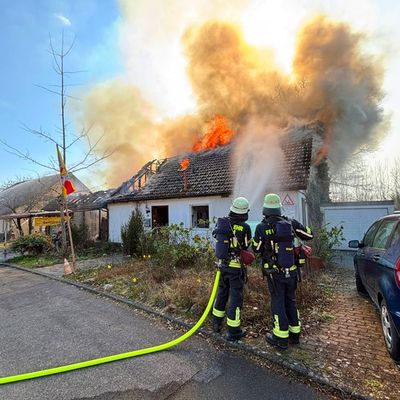 KFV Bodenseekreis: Großeinsatz für die Feuerwehr: Wohnhausbrand in Bermatingen