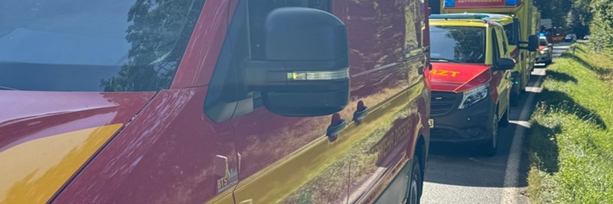FW Dresden: Zwei Einsätze im Dresdner Norden beschäftigen Feuerwehr und Rettungsdienst zur selben Zeit