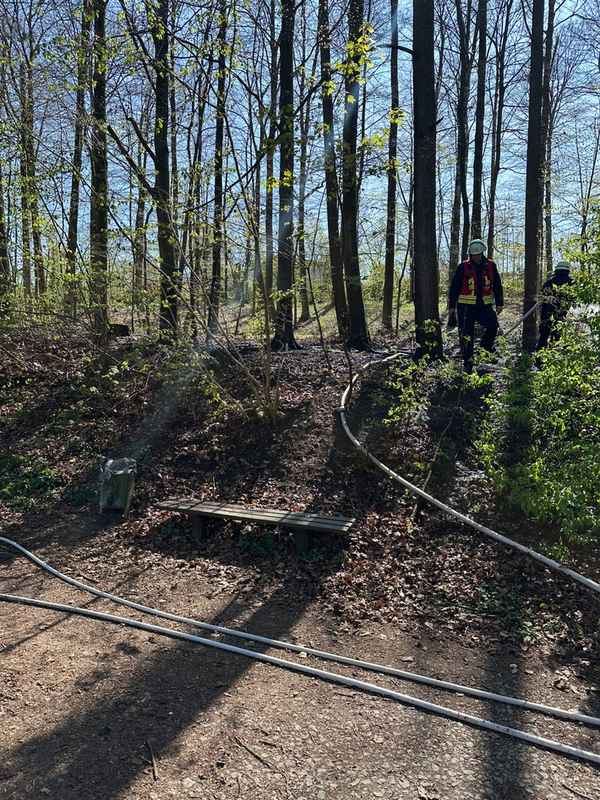 FW-RS: Vegetationsbrände im Feilenhauerweg und in der Hans-Böckler-Straße in Remscheid