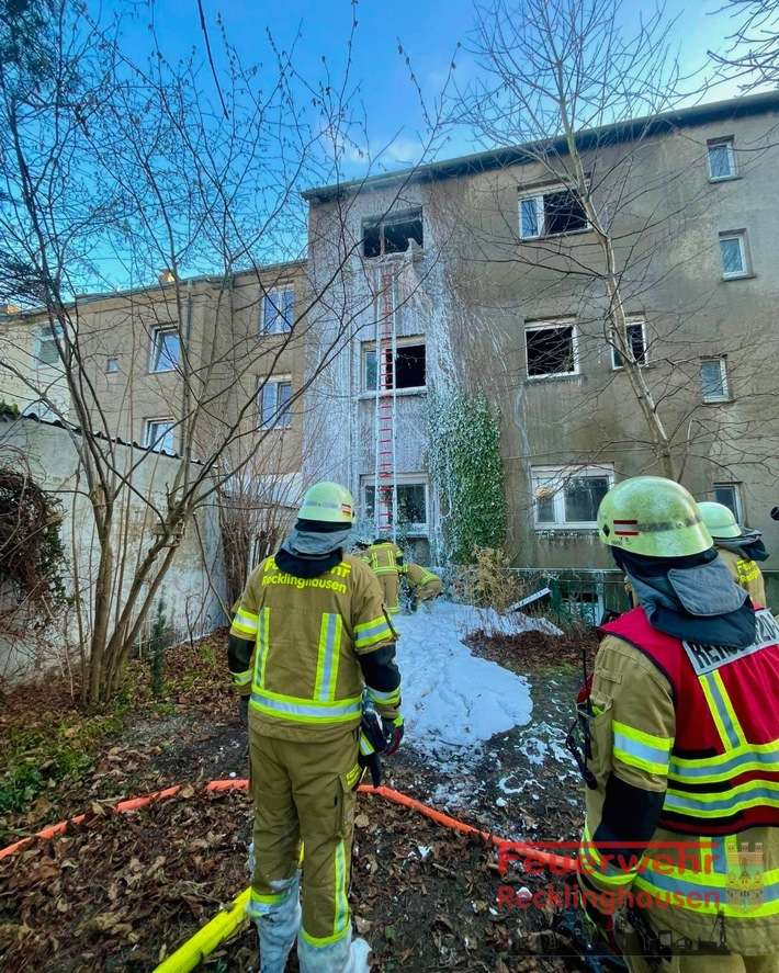 FW-RE: Weihnachtsbilanz 2025: Wohnungsbrand fordert am ersten und zweiten Weihnachtstag die Feuerwehr Recklinghausen - keine Verletzten / Keine größeren Einsätze am Heilig Abend