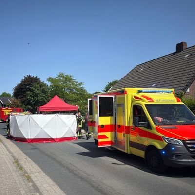 FW-AUR: Anspruchsvoller Rettungseinsatz nach Verkehrsunfall