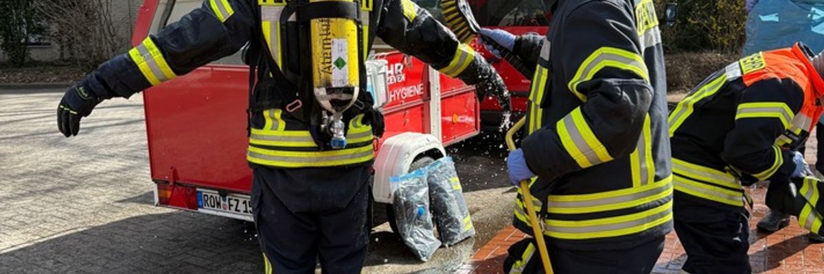 FW-ROW: Zimmerbrand in Zeven