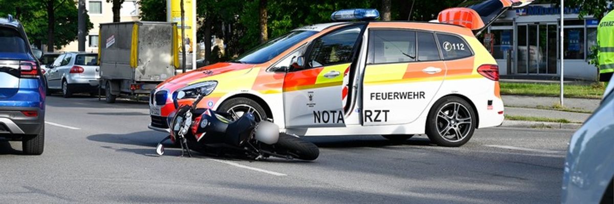 FW-M: Einsatzfahrt mit Blechschaden (Berg am Laim)