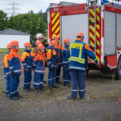 FW-AR: Berufsfeuerwehrtag der Jugendfeuerwehr Bruchhausen-Niedereimer - 24 Stunden im Einsatz