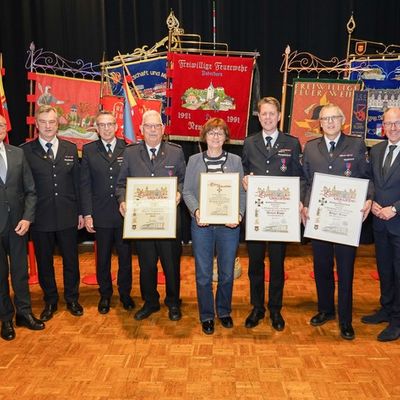 FW Paderborn: Zahlreiche Ehrungen bei der Jahreshauptversammlung der Gesamtwehr der Feuerwehr Paderborn