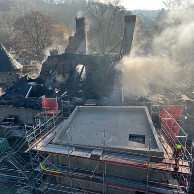 FW-Velbert: Brand im Herrenhaus des Schloss Hardenberg