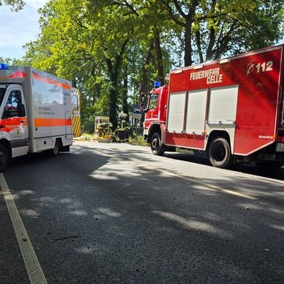 FW Celle: Verkehrsunfall mit eingeklemmter Person