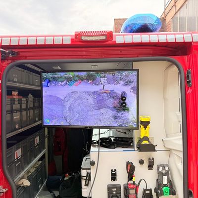FW-AR: Löschzug Neheim trainiert Rettung mehrerer vermisster Personen - Drohnentechnik unterstützt Übung auf Firmengelände