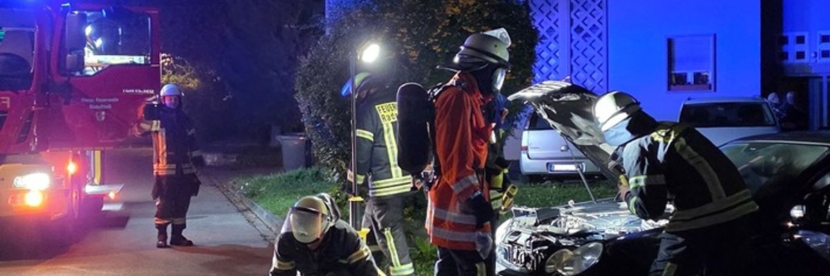 FW-Radolfzell: Kleinbrand in einem PKW