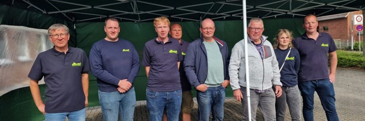 FW Xanten: Förderverein übergibt Pavillon an Einheit Birten
