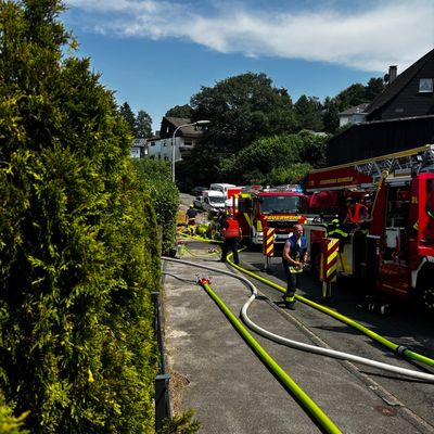FW-EN: Feuer im Eulenweg - Extreme Belastung für die Einsatzkräfte