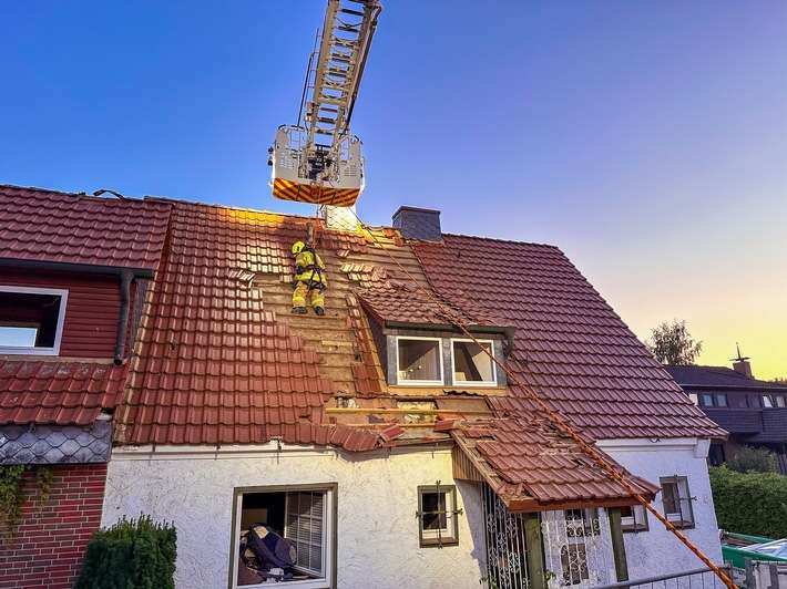 FW-OLL: Feuerwehr Wildeshausen führt praxisnahen Sonderdienst in Abbruchobjekt durch